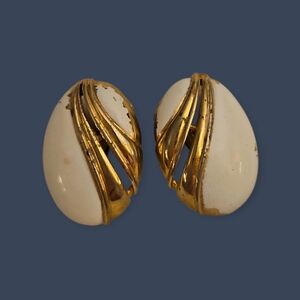 3/$30 DIRECTION ONE 1970s Goldtone and Cream Enamel Clip-on Earrings